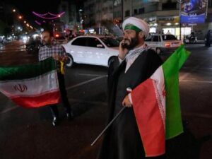 Iran warns the US against attacks on its oil tankers and other ships but ceasefire appears to hold