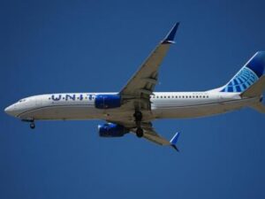 United flight attendants ratify 5-year contract with 31% pay hike and boarding pay